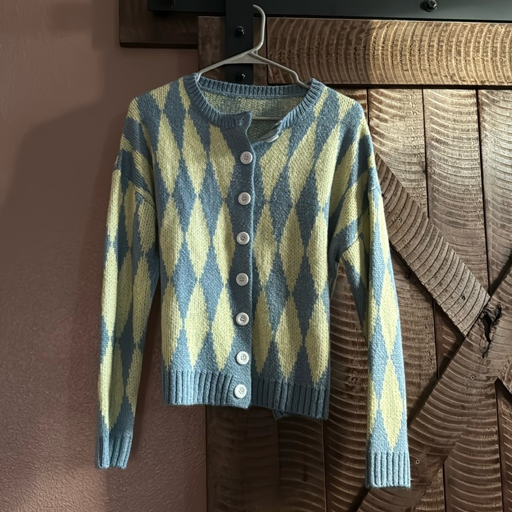 54 OMG super vintage vibe cardigan sweater